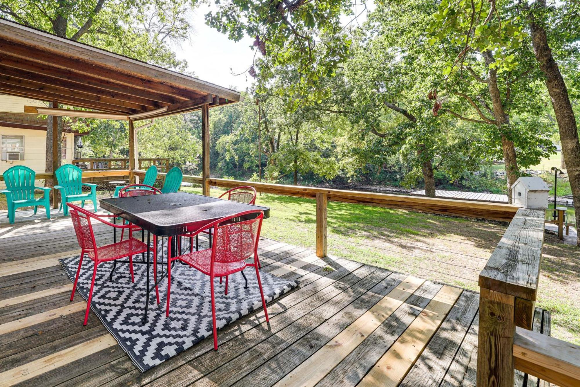 Grove Lakefront Cabin With Water And Dock Access! Екстер'єр фото