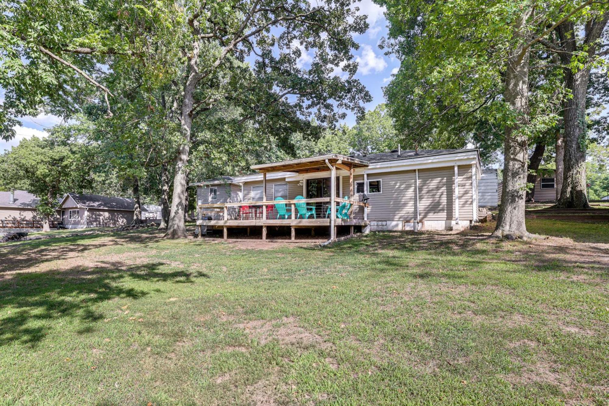 Grove Lakefront Cabin With Water And Dock Access! Екстер'єр фото